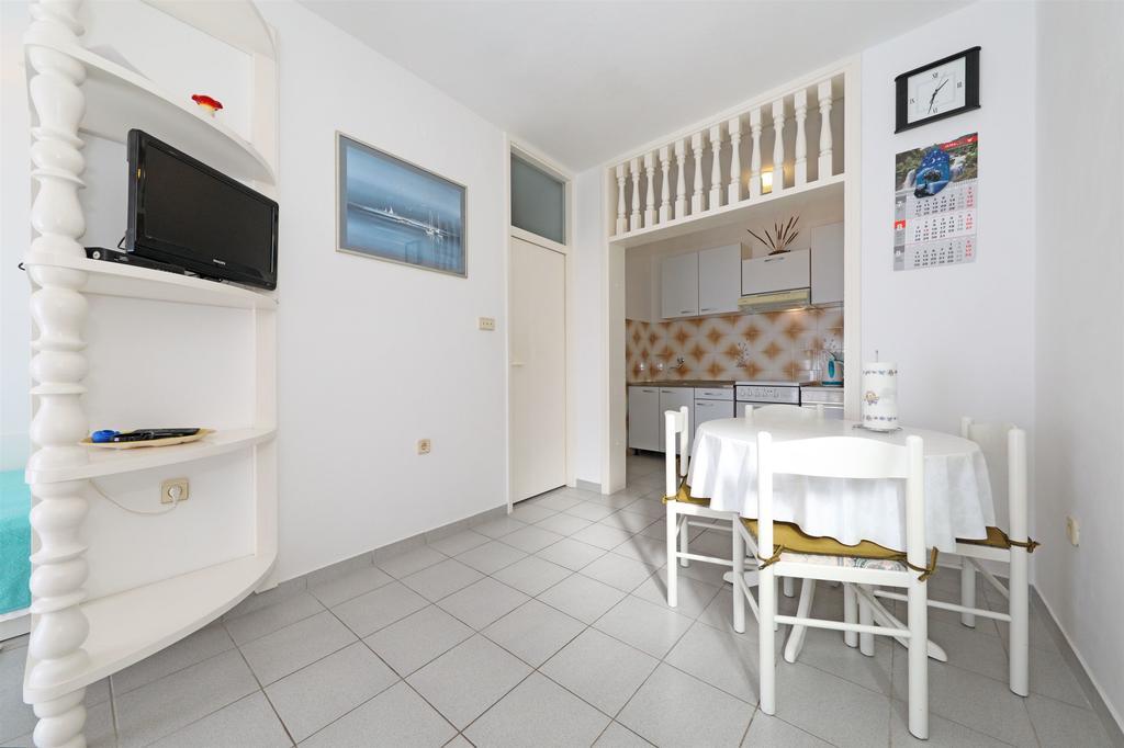Apartments Danica Tisno Bagian luar foto